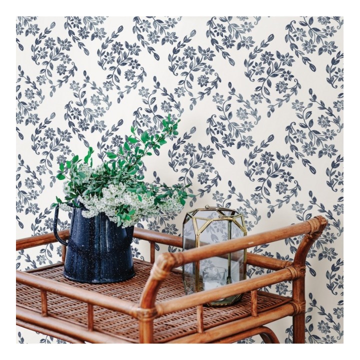 Papel pintado hojas pequeñas simétricas tonos azules - Emily Garden 679546