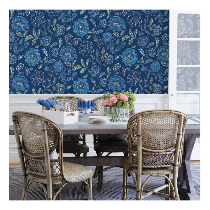 Papel pintado flores azules fondo azul intenso estilo inglés - Danish Garden 679725
