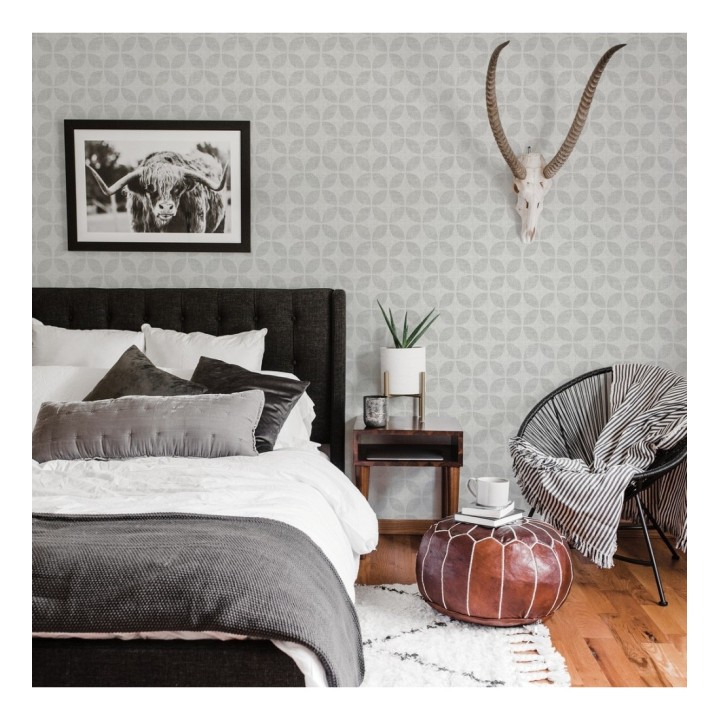 Papel pintado geométrico de círculos entrelazados tono gris claro - Clarkson 679796