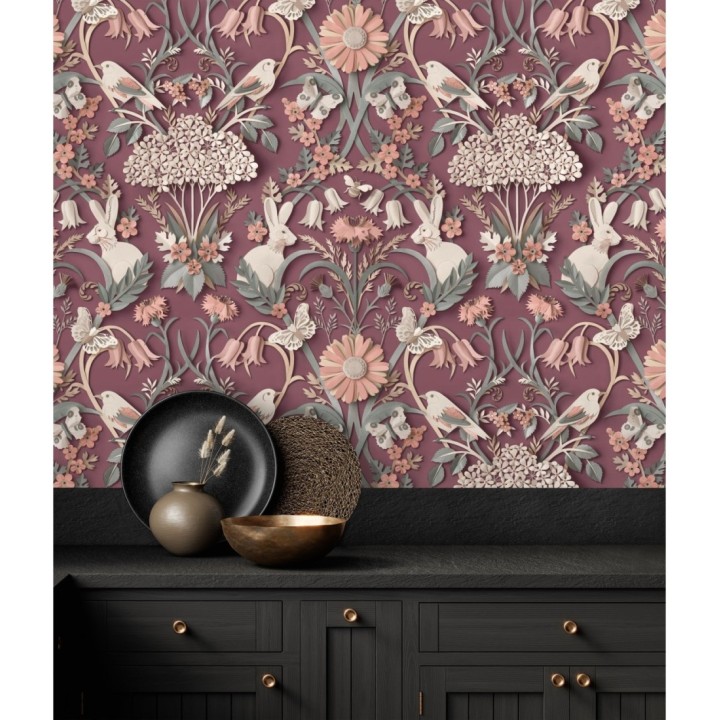 Papel pintado campestre de pájaros y conejos fondo burdeos - Lorraine 681304