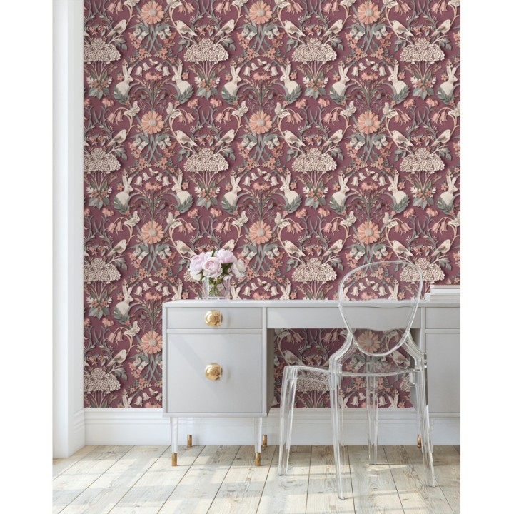 Papel pintado campestre de pájaros y conejos fondo burdeos - Lorraine 681304