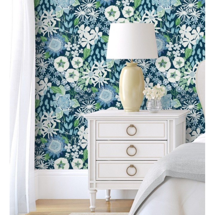 Papel pintado jardín de flores fondo azul estilo botánico  - Masie Garden 682061