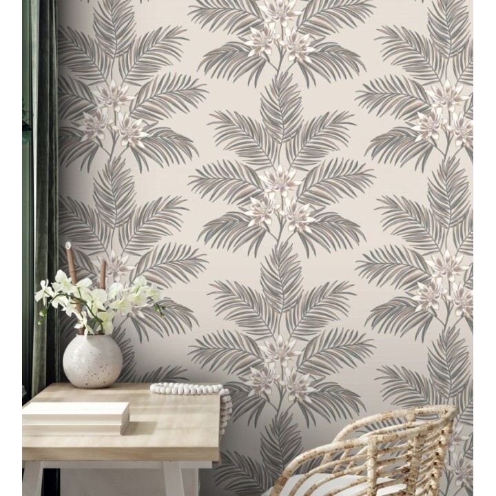 Papel pintado de hojas de palmera con flores estilo tropical color gris y beige claro - Malibu Palms 682362