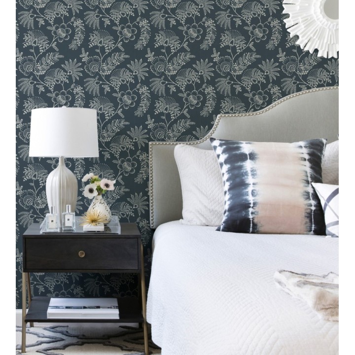 Papel pintado de flores estilo étnico fondo azul oscuro - Mirelle 682493