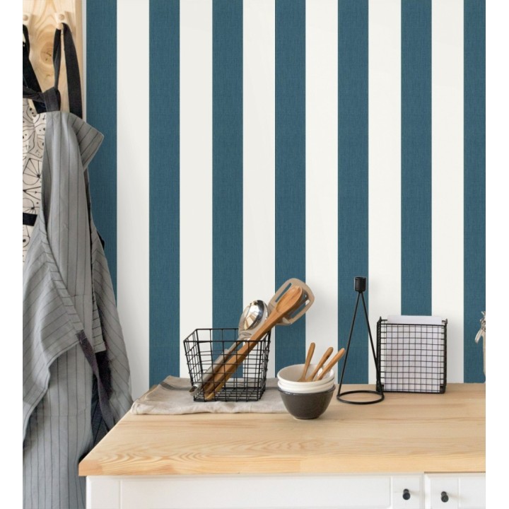 Papel pintado de rayas color turquesa oscuro y blanco imitando al tejido de lino - Garbo Stripes 682608