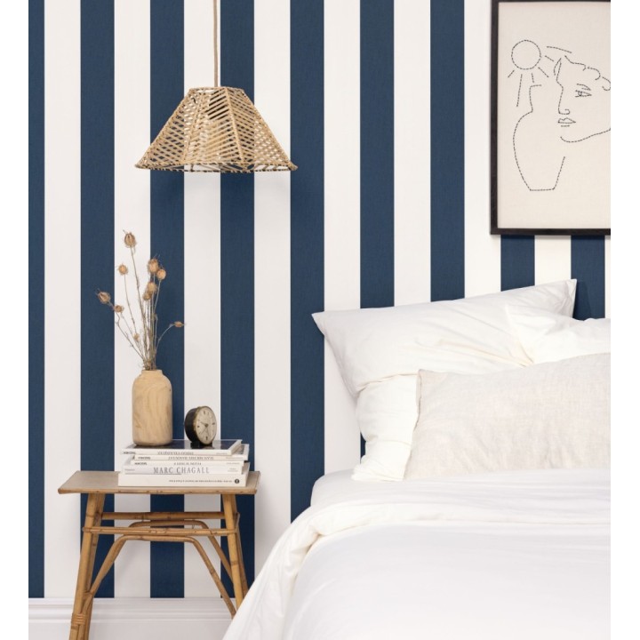 Papel pintado de rayas color azul marino y blanco imitando al tejido de lino - Garbo Stripes 682609