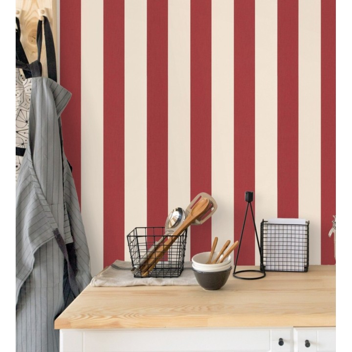 Papel pintado de rayas color rojo carmín y beige claro imitando al tejido de lino - Garbo Stripes 682613