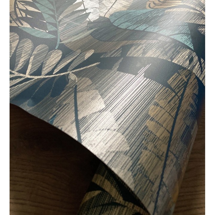 Papel pintado de hojas tropicales de colores metalizados y fondo azul petróleo - Jungle Jacquard 682820