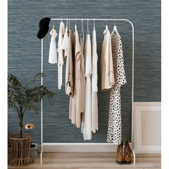 Papel pintado efecto cañas entrelazadas con yute natural en tonos azules - Talasari Bamboo 683002