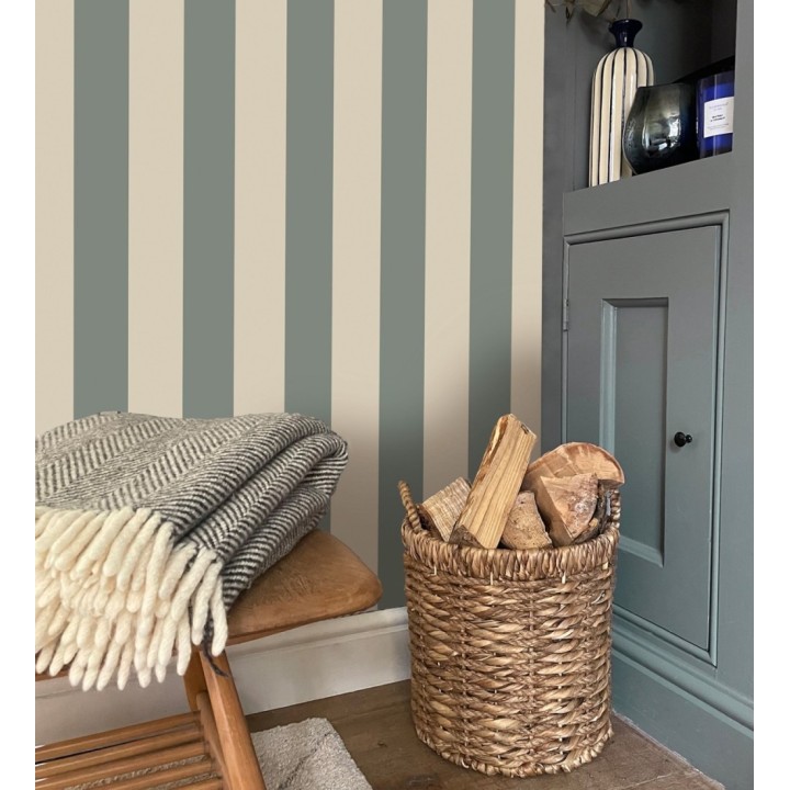 Papel pintado de rayas color azul petróleo con estilo refinado y atemporal - Chelsea Stripes 683348