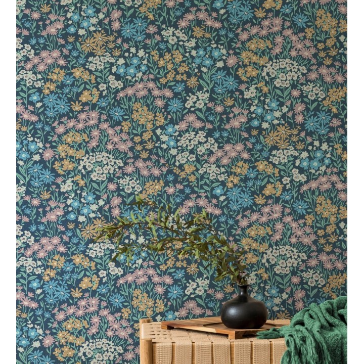 Papel pintado de flores celeste ocre malva sobre fondo azul oscuro con textura - Spring Melody 683420