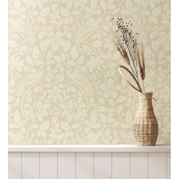 Papel pintado de aves exóticas entre follaje delicado tonos beige tostado - Hampton Birds 683424