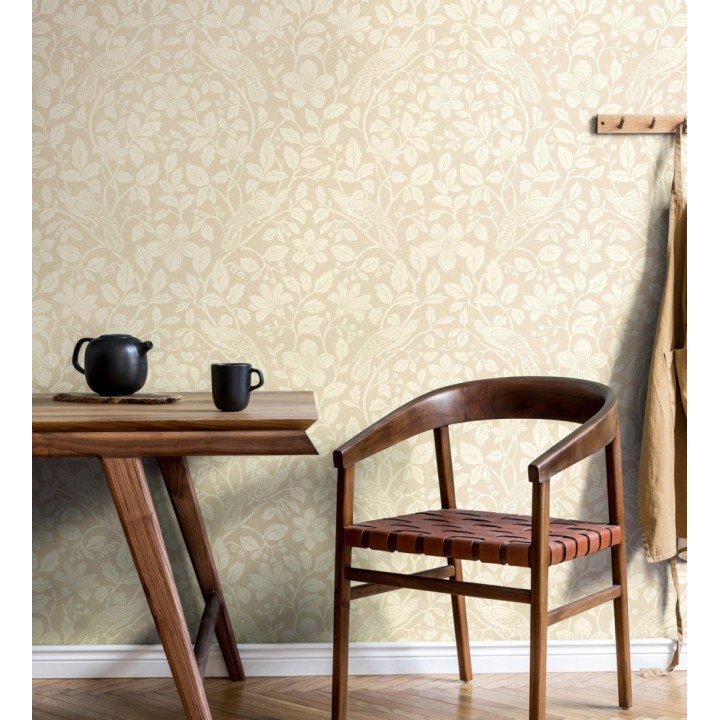 Papel pintado de aves exóticas entre follaje delicado tonos beige tostado - Hampton Birds 683424