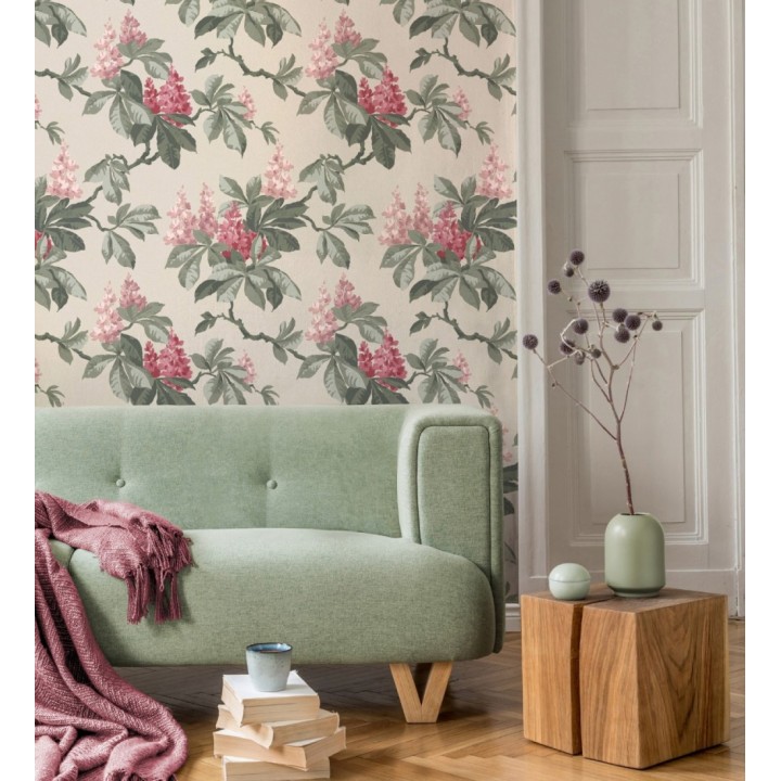 Papel pintado de ramas con hojas verdes y flores rojas elegantes fondo beige claro - Blooming Serenade 683429