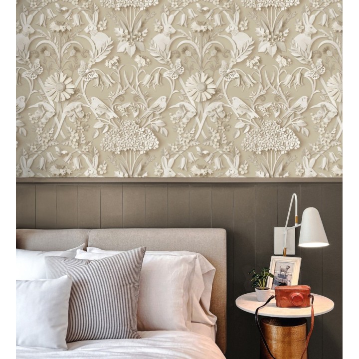 Papel pintado campestre de pájaros y conejos fondo color camel - Lorraine 683535