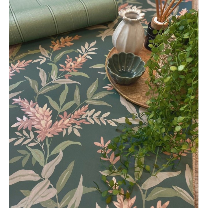 Papel pintado floral con hojas y ramas elegantes con tonos coral pastel - Lily Garden 683580