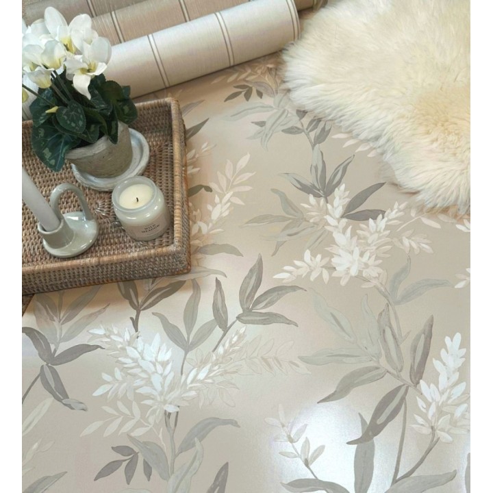 Papel pintado floral con hojas y ramas elegantes con tonos beige - Lily Garden 683582