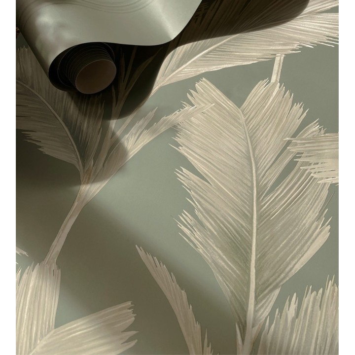 Papel pintado hojas de palma tropical color beige sobre fondo verde mate - Areca 683586