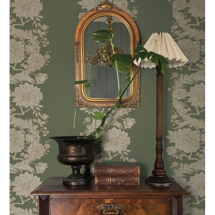 Papel pintado ornamental de flores perfiladas en oro fondo verde - Montrose Grand 683678