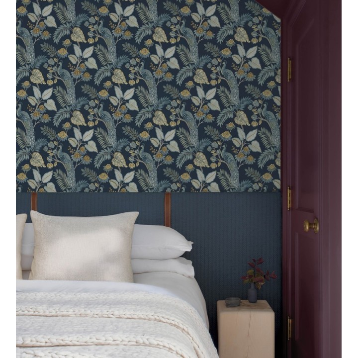 Papel pintado exótico de pavos reales y selva fondo azul oscuro - Mayfair Peacock 683682