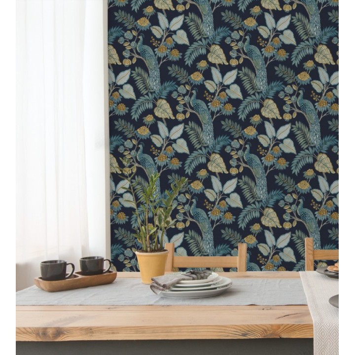 Papel pintado exótico de pavos reales y selva fondo azul oscuro - Mayfair Peacock 683682