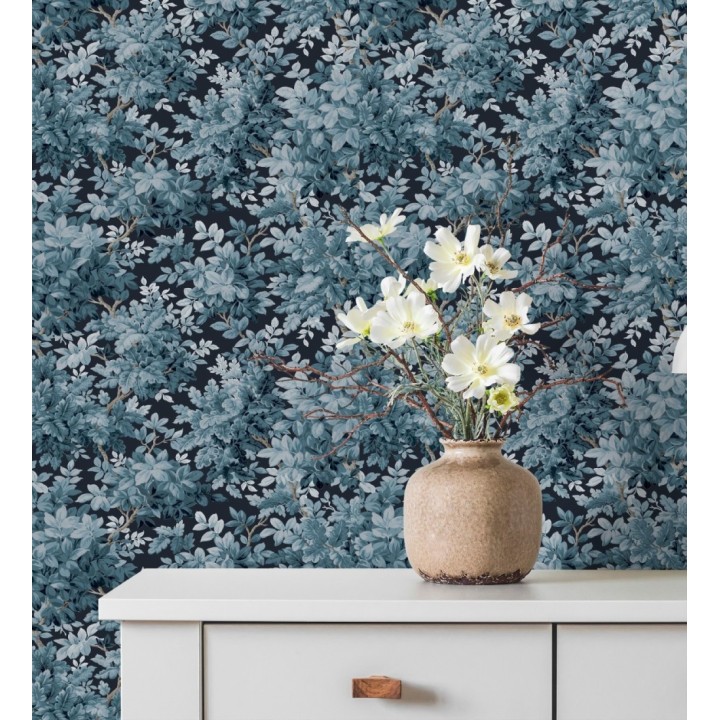 Papel pintado bosque frondoso con tonos azules - Cotswold Foliage 683775