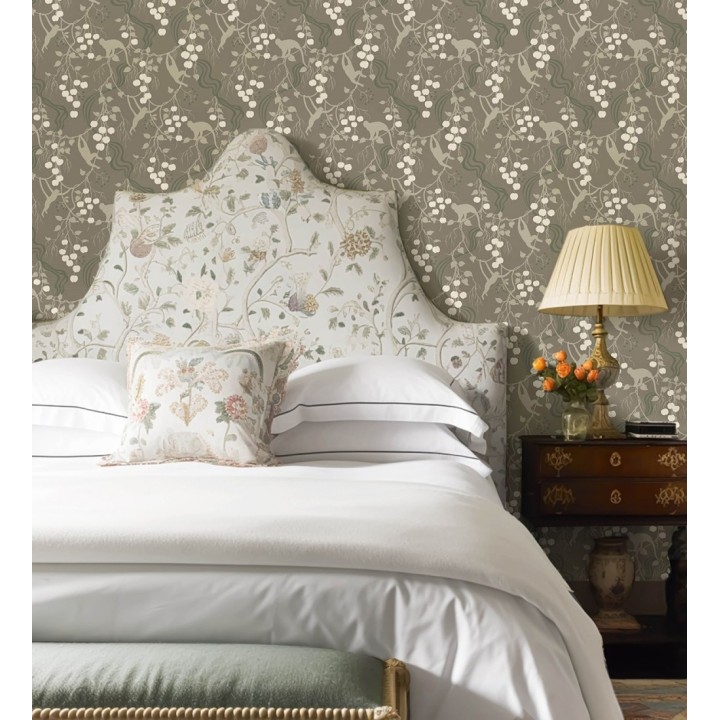 Papel pintado monos en la selva y frutos rojos fondo marrón - Luanda Monkey 683783