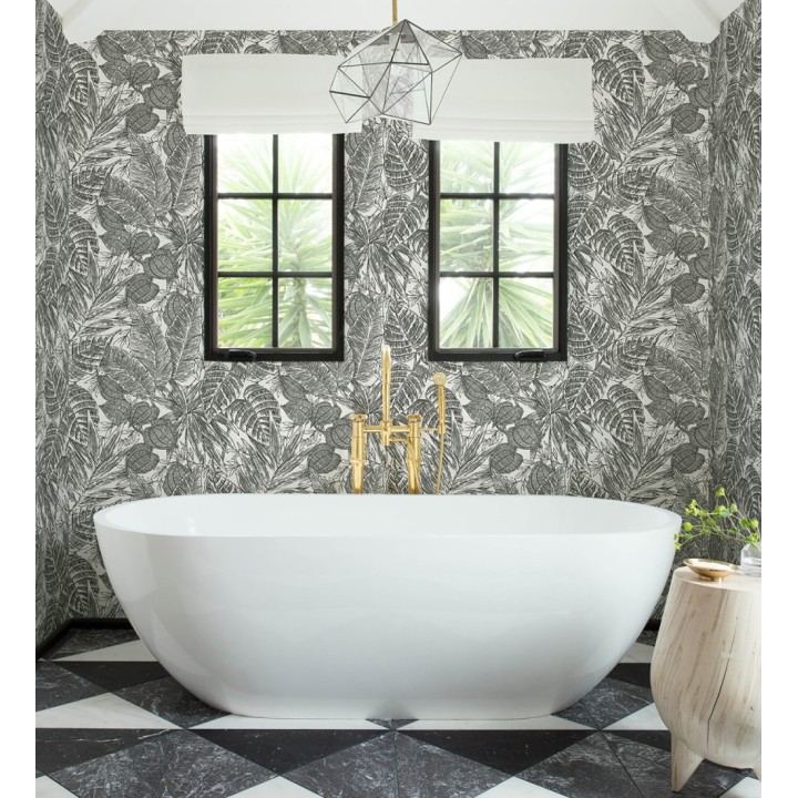 Papel pintado hojas de selva color negro sobre fondo tejido en fibras vegetales - Midnight Palms 683814