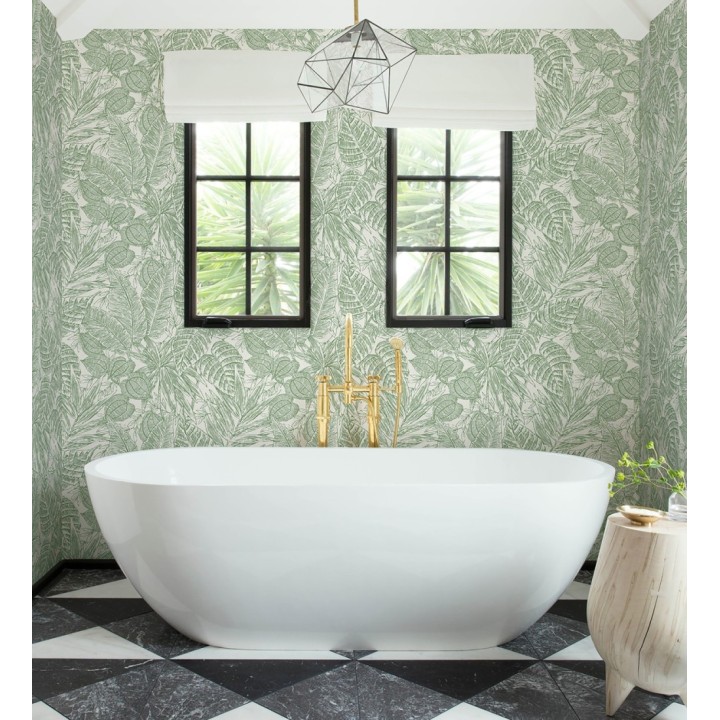 Papel pintado hojas de selva color verde sobre fondo tejido en fibras vegetales - Midnight Palms 683815