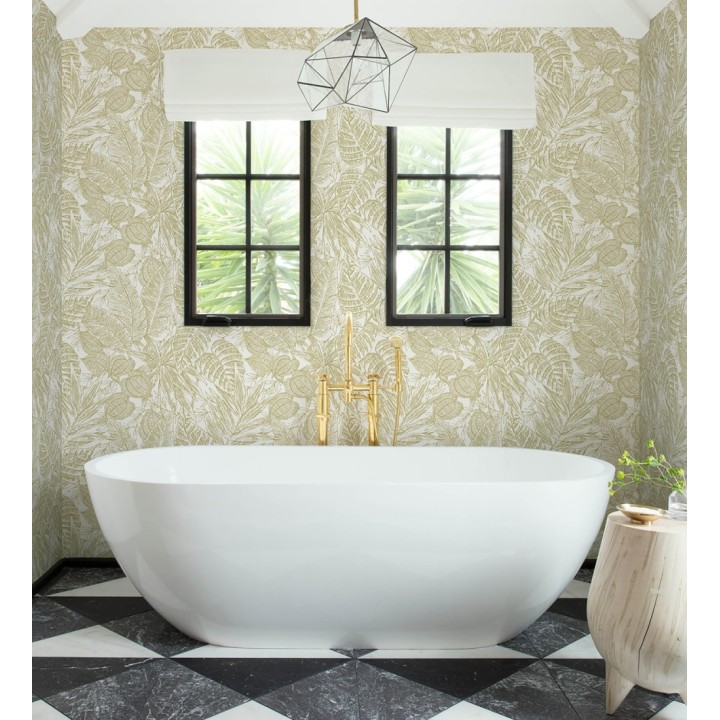 Papel pintado hojas de selva color dorado sobre fondo tejido en fibras vegetales - Midnight Palms 683816