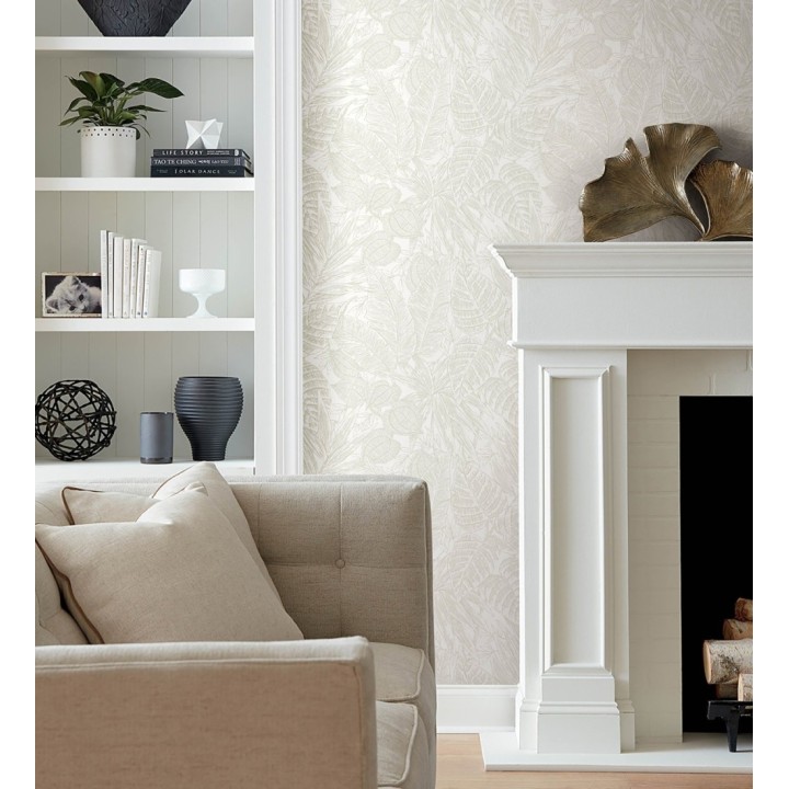 Papel pintado hojas de selva color nácar sobre fondo tejido en fibras vegetales - Midnight Palms 683817