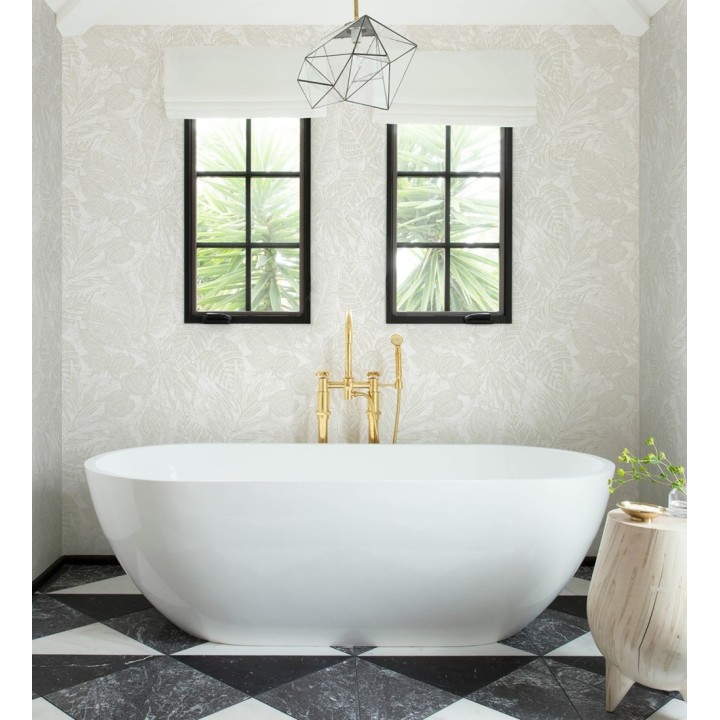 Papel pintado hojas de selva color nácar sobre fondo tejido en fibras vegetales - Midnight Palms 683817