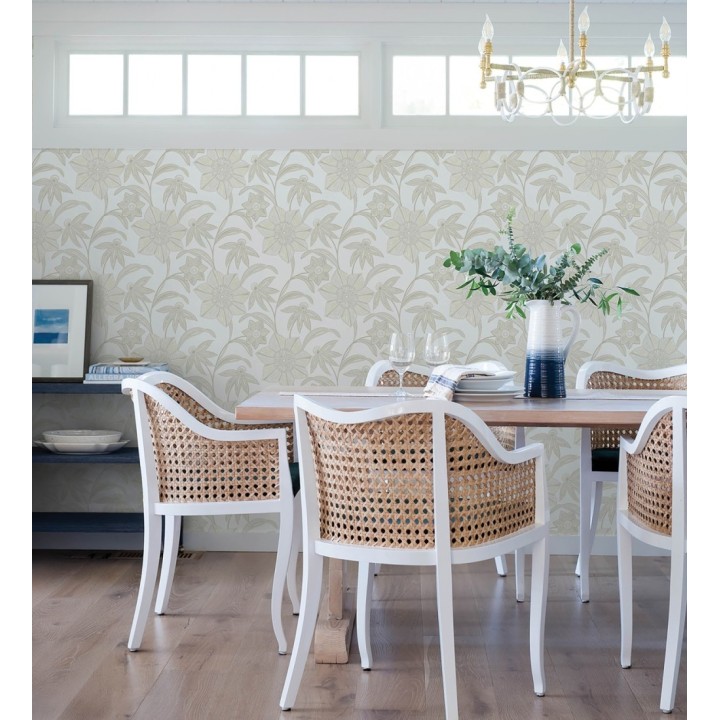 Papel pintado de flores de trazo lírico en beige y crema - Clara Bloom 683975