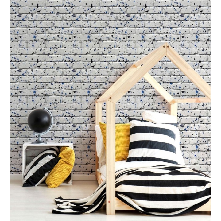 Papel pintado de ladrillos urbano con salpicaduras azules y negras - Spotty Studio 684095