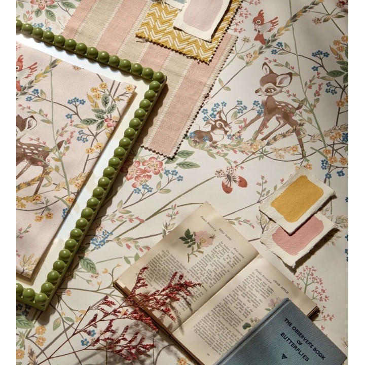 Papel pintado bambi en jardín floral fondo blanco - Bambi 684207