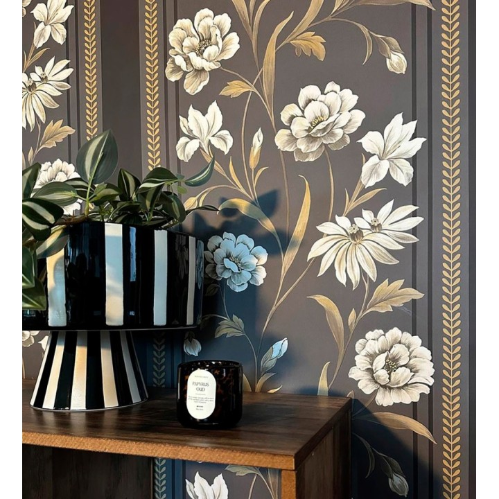 Papel pintado clásico de peonías y rayas fondo color chocolate - Briseida Serenity 684258