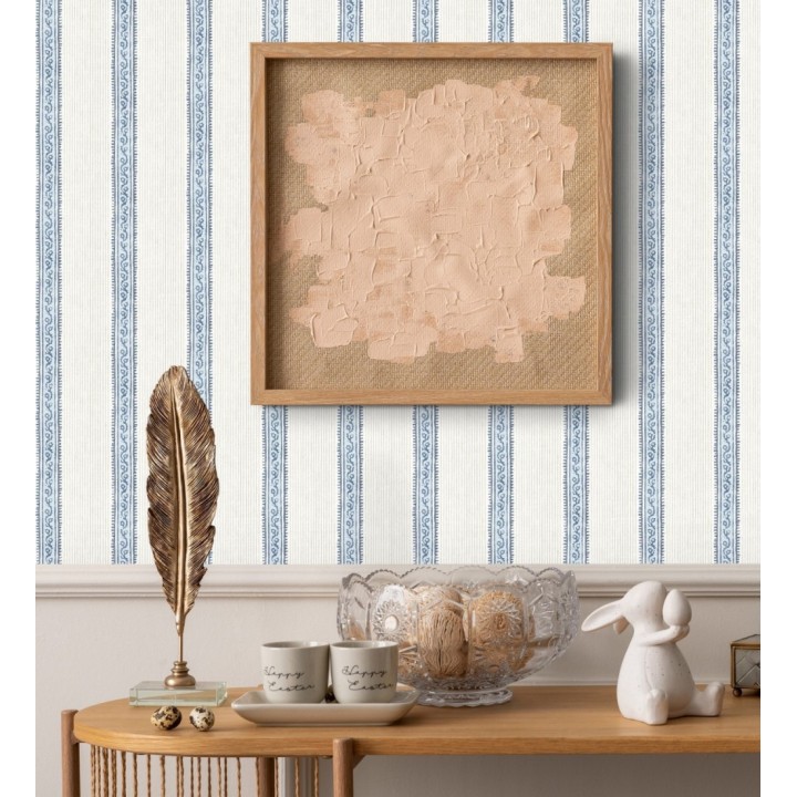 Papel pintado texturizado de rayas elegantes con grecas azules - Tisbury Pinstripe 684281