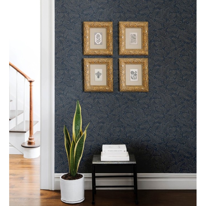 Papel pintado ramas taupe y bayas fondo lino texturizado azul eléctrico - Willowmere Sprigs 684296