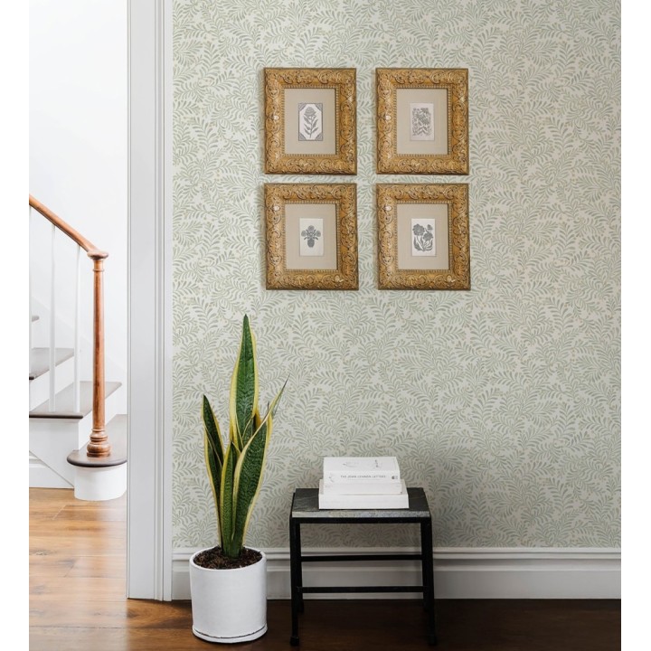 Papel pintado ramas verdes y bayas fondo lino texturizado arena claro - Willowmere Sprigs 684297