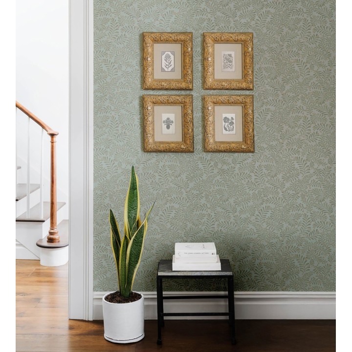 Papel pintado ramas verdes y bayas fondo lino texturizado azul petróleo - Willowmere Sprigs 684299