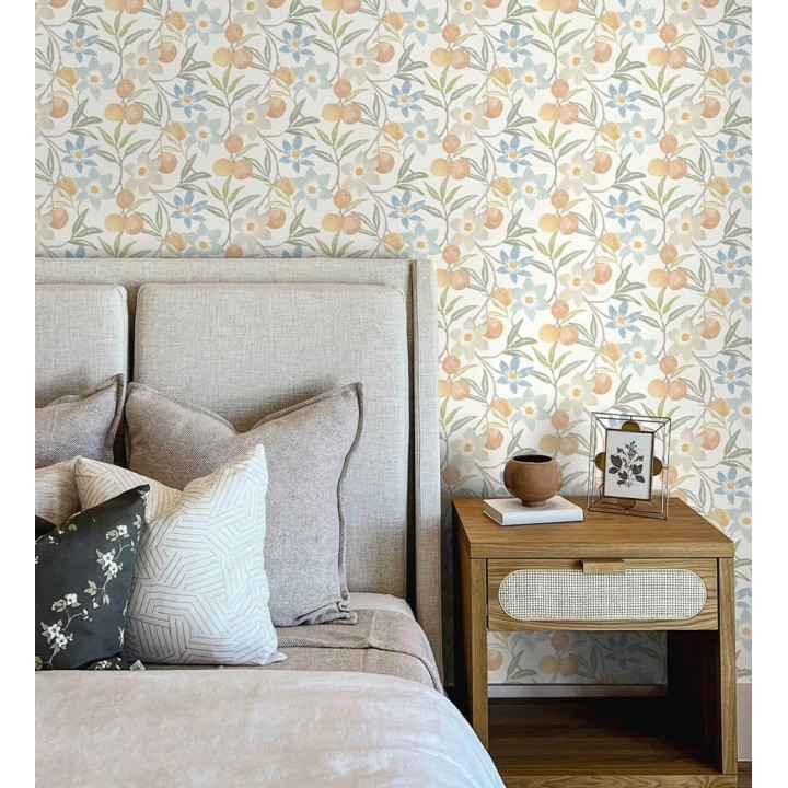 Papel pintado de frutas y flores estilo country tonos naranjas azules y verdes - Rowan Nectarine 684302