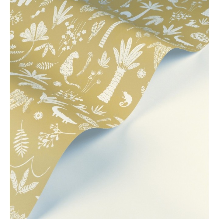 Papel pintado selva minimalista animales y palmeras blanco fondo mostaza - Milo Safari 684456