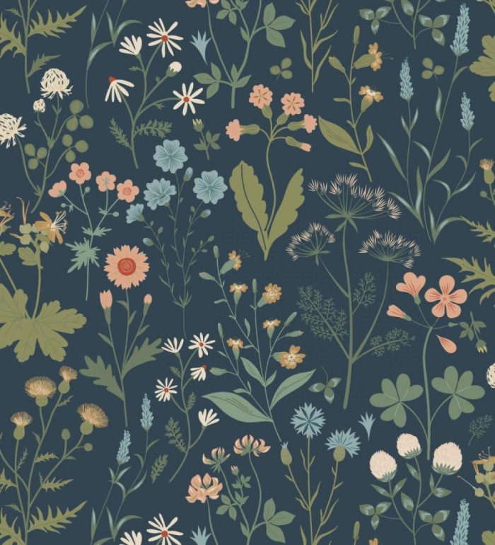 Papel pintado pradera flores silvestres tonos intensos fondo azul oscuro - Yorkshire Floral 684545