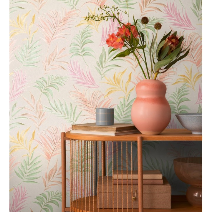 Papel pintado de hojas bordadas sobre fondo texturado en coral claro - Selene Ethereal 684705