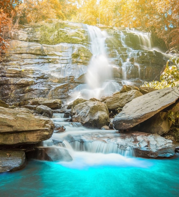 Papel pintado mural naturaleza viva con cascada y reflejos de sol - Nature Haven 684736