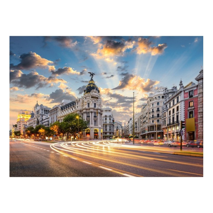 Papel pintado mural Gran Vía de Madrid con Edificio Metrópolis al atardecer - Triven Timeless 684746