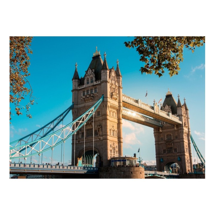 Papel pintado mural Tower Bridge de Londres bajo un cielo azul despejado - Triven Timeless 684779