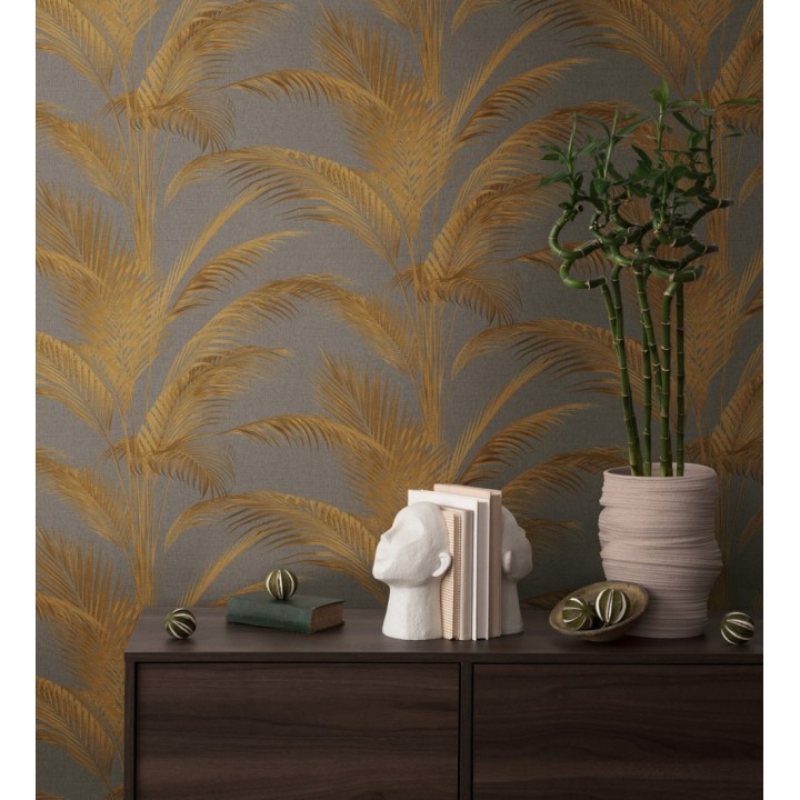 Papel pintado sutiles hojas palmera doradas fondo texturizado gris amarronado - Tulum Majestic 684930