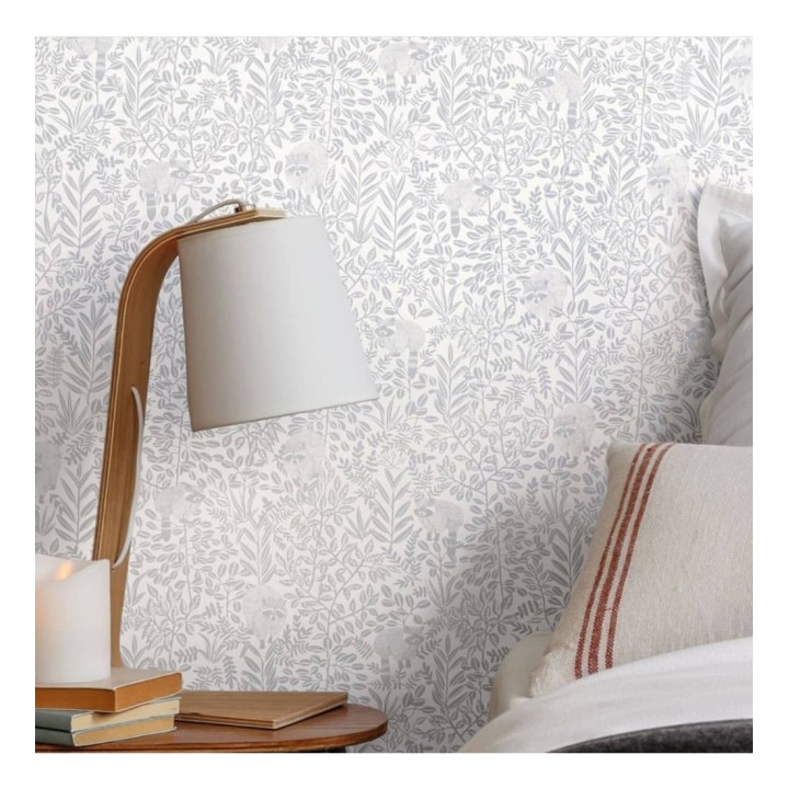 Papel pintado de mapaches y hojas gris claro - Raccoon Forest 126779