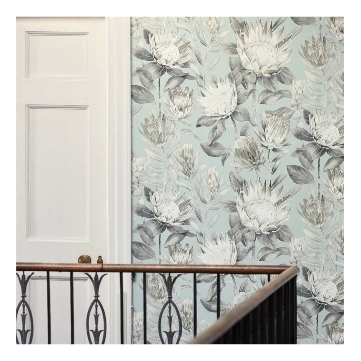 Papel pintado flores grandes fondo celeste claro - Emma Blush 127783